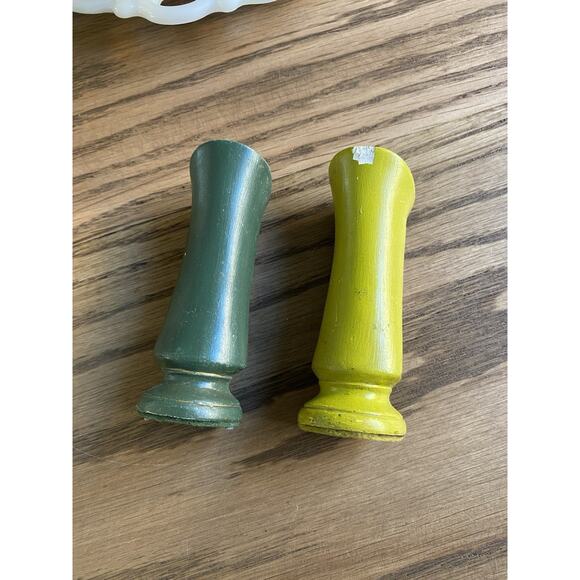 Vintage Midcentury Medieval Duncan Ceramic Hand Painted Chess Pieces Two Queens - Picture 2 of 4